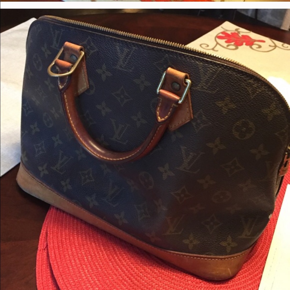 Authentic Louis Vuitton Alma monogram tote